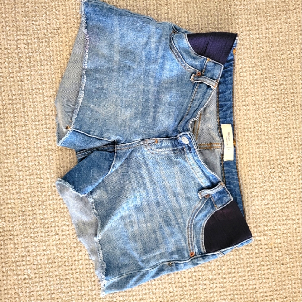 Gap maternity denim shorts with inset panel!!